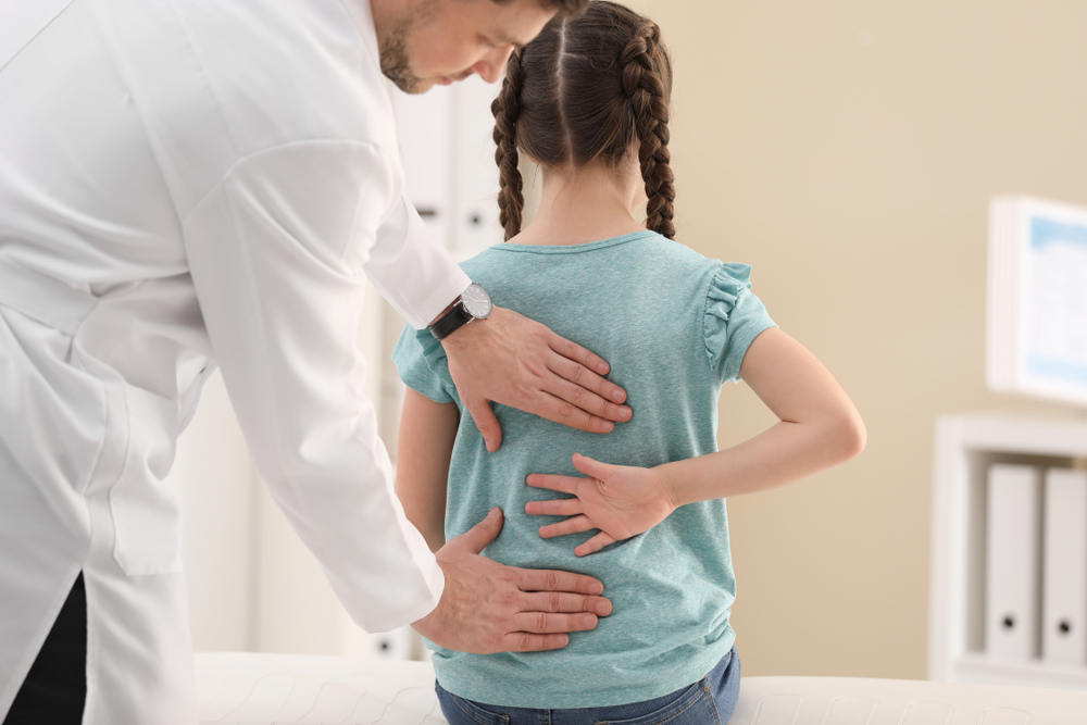  مرض التهاب المفاصل عند الاطفال يتم تشخصيه من خلال الكشف المباشر والفحص البدني بخلاف التحاليل والاشعة اللازمة لذلك
