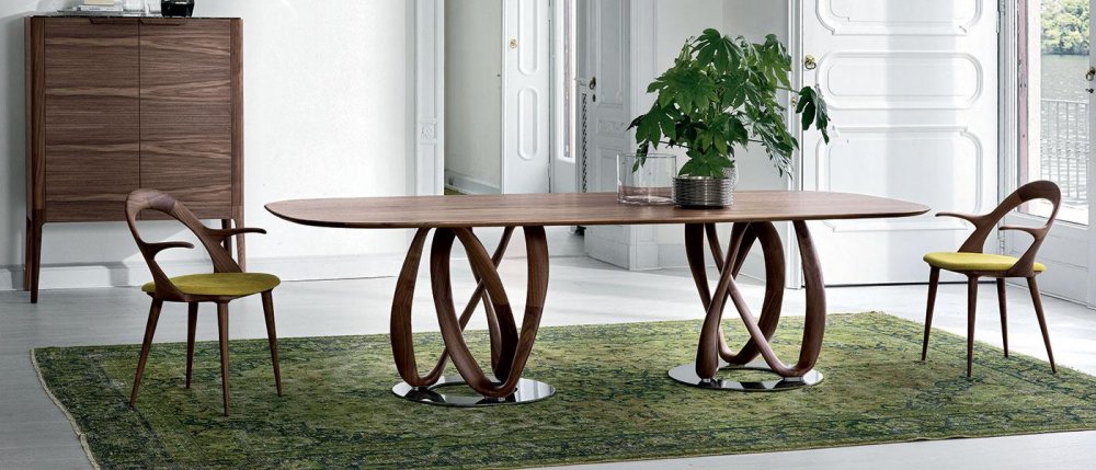 طاولة طعام خشبية بتصميم مودرن يعتمد الخطوط المنحنية