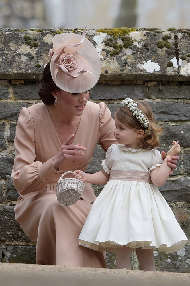 دوقة كامبريدج مع الأميرة شارلوت في حفل زفاف جيمس ماثيوز وبيبا ميدلتون 2017