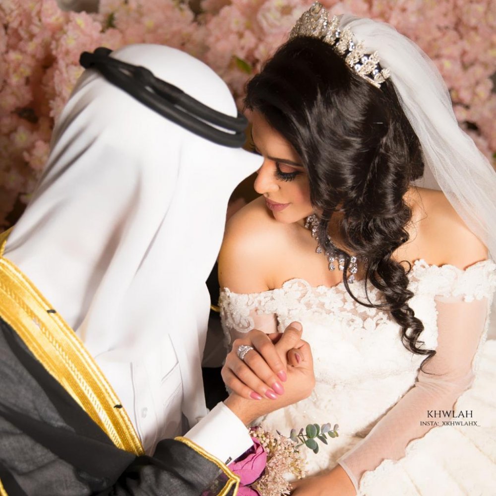 لقطة لعروسين من المصورة السعودية خوله الهوشان