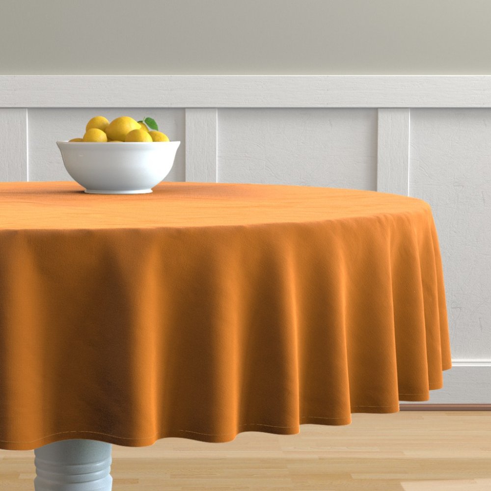 ‎⁨مفرش طاولة الطعام باللون dark cheddar يضيف الأناقة على غرفة الطعام لخريف وشتاء 2020