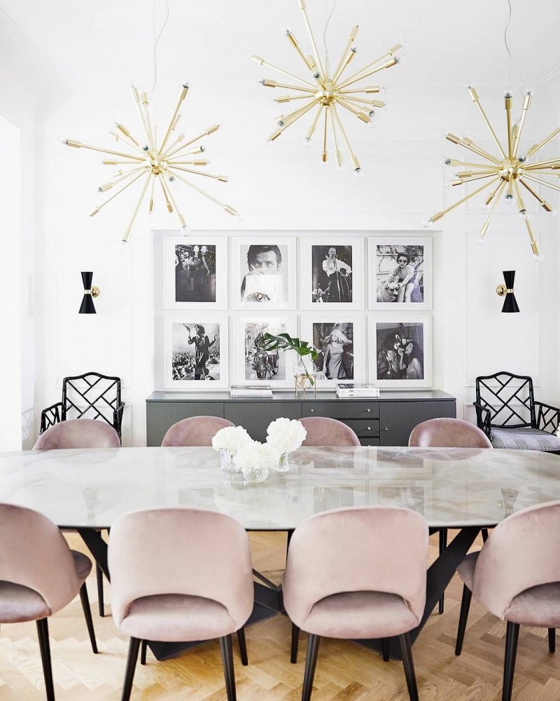  اللون الزهري الباستيل مع الأسود في تصميم كراسي غرفة الطعام
