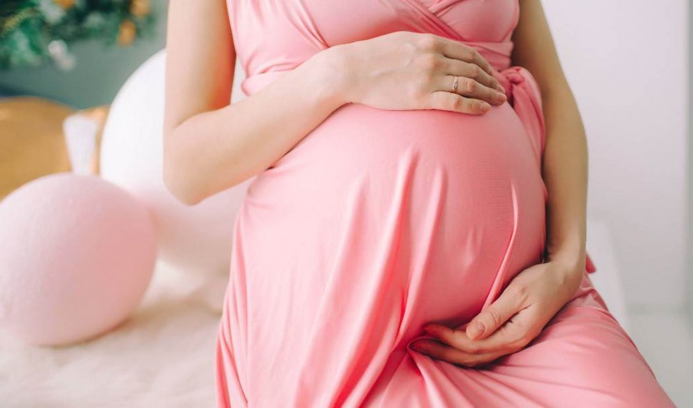 افرازات الحمل في الشهر التاسع تختلف عن ماء الجنين