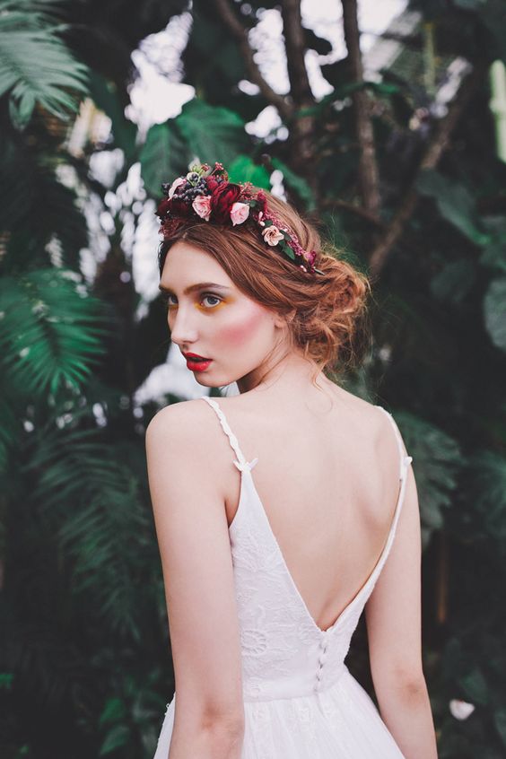 اكسسوارات شعر من الورود لعروس خريف 2020