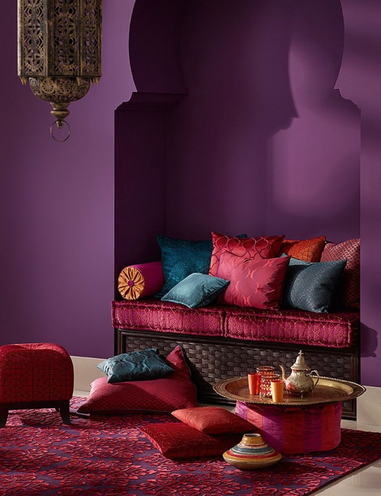 الألوان الدافئة والمشرقة تميز الديكور المغربي لمدخل المنزل