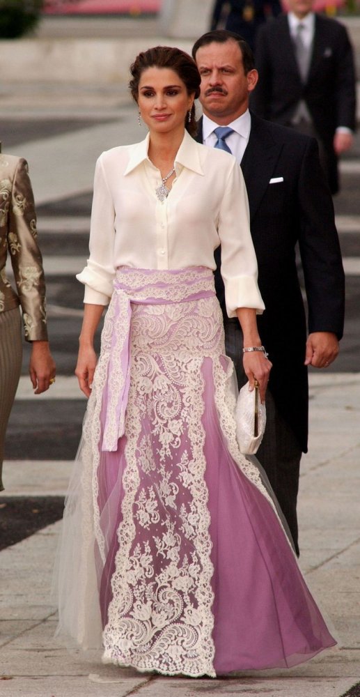 إطلالة الملكة رانيا في حفل زفاف الملك فيليب السادس والملكة ليتيزيا