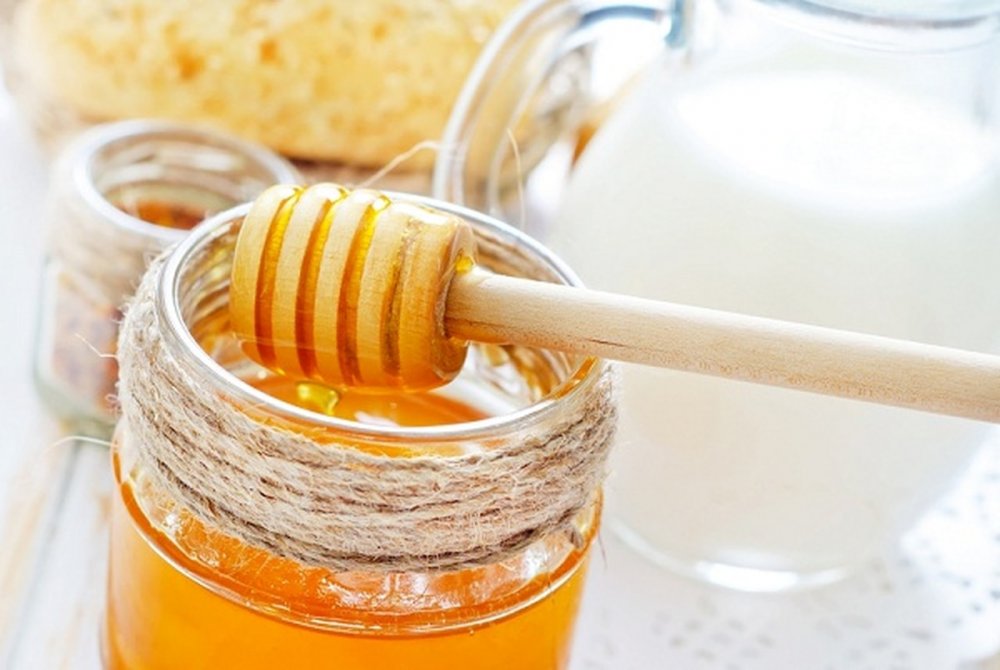 خلطة الطحين والعسل لتبييض البشرة