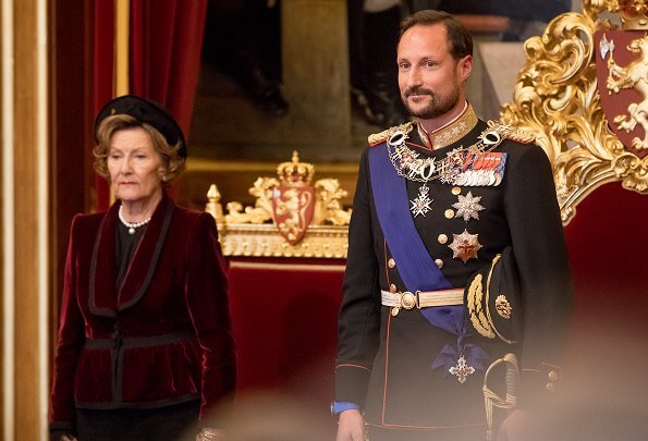 الأمير هاكون وملكة النرويج في افتتاح الدورة البرلمانية الجديدة في النرويج