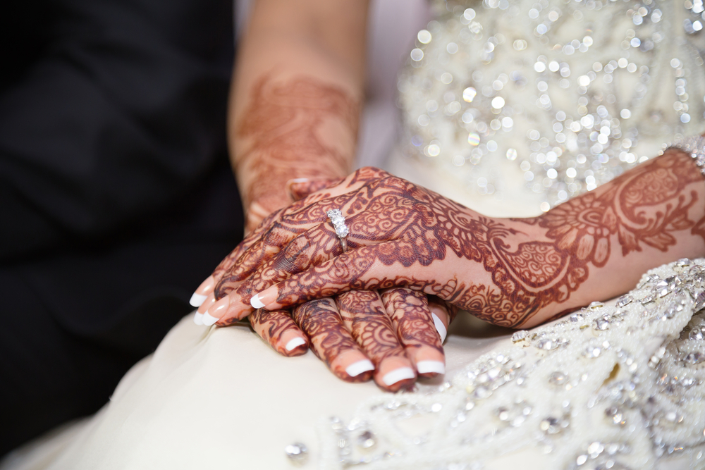 تقاليد و عادات حفلات الزفاف في الامارات العربية المتحدة - حنة العروس