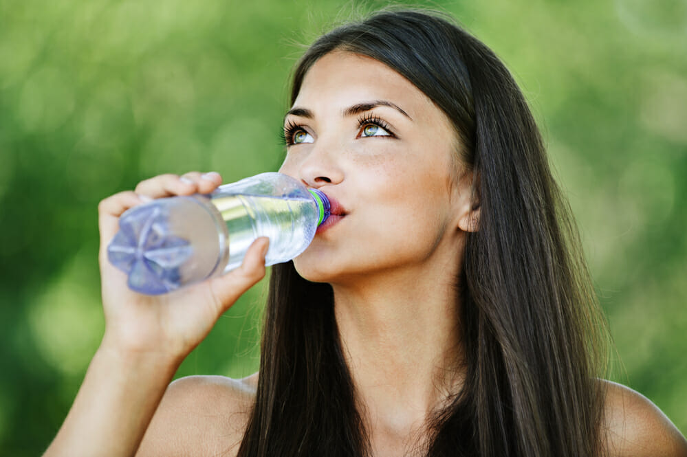  شرب الماء بكثرة للتقليل من صداع الجوع