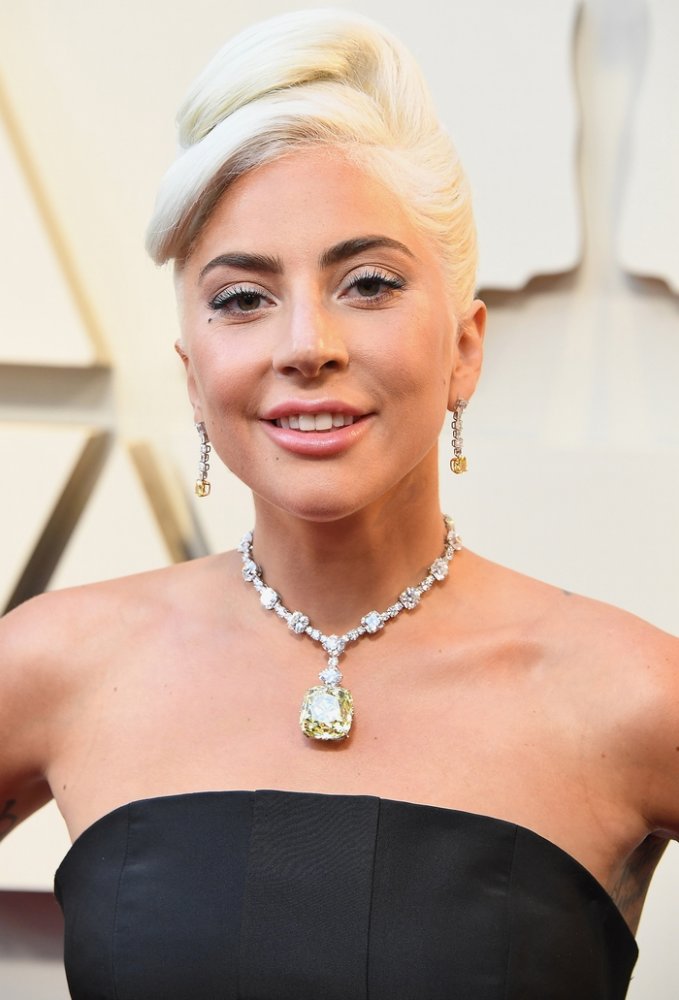 ليدي غاغا ترتدي مجوهرات تيفاني في أوسكار 2019