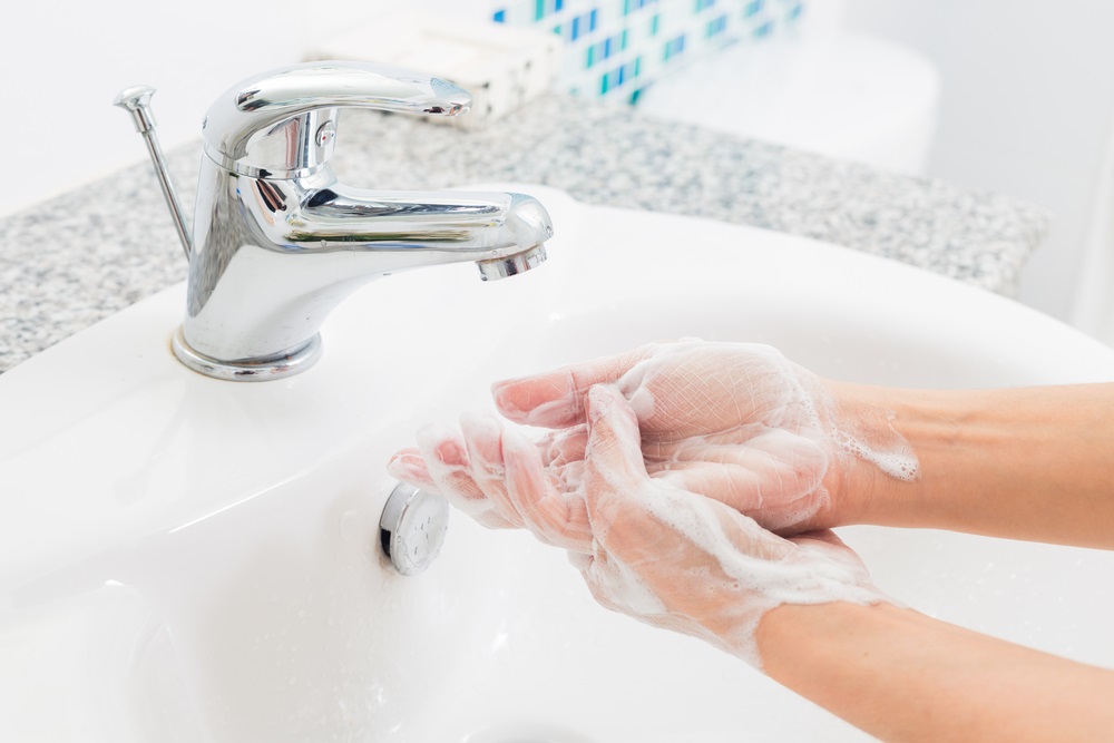 غسل اليدين ضروري للحد من التقاط عدوى الفيروس