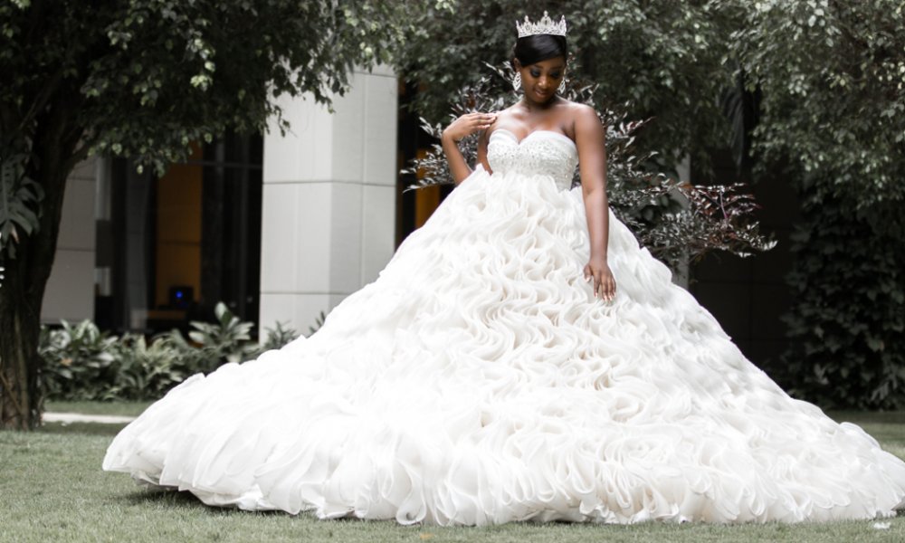 أبرز فساتين المجموعة فستان زفاف مبهر استغرق صنعه 35 يوم من العمل الشاق