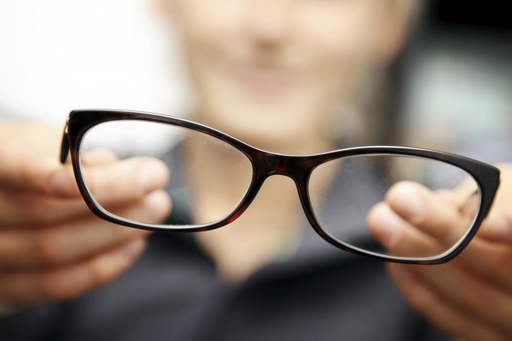 ضبابية الرؤية وفقدان الرؤية الكلى من اعراض جلطة العين