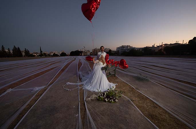 عروس تحقق رقما قياسيا لارتدائها طرحة زفاف أطول من 63 ملعب كرة قدم