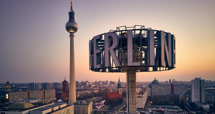 برلين Berlin بواسطة Julia Solonina