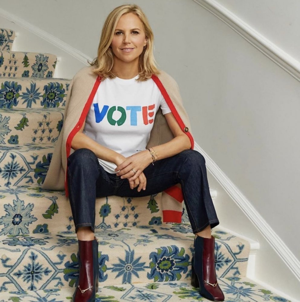 مصممة الازياء توري بورتش تشجع على التصويت من خلال حسابها الخاص على انستقرام