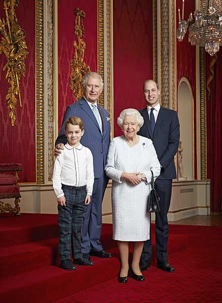 الصورة الشهيرة للأجيال الأربعة من ورثة العرش البريطاني