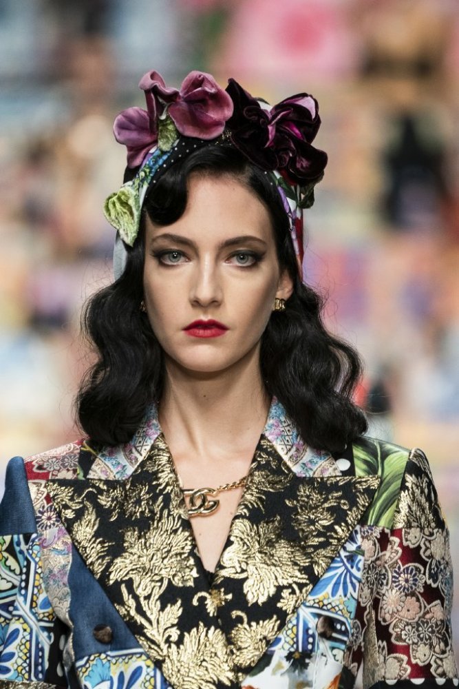اكسسوارات شعر الورود بأسلوب الباند من وحي Dolce & Gabbana