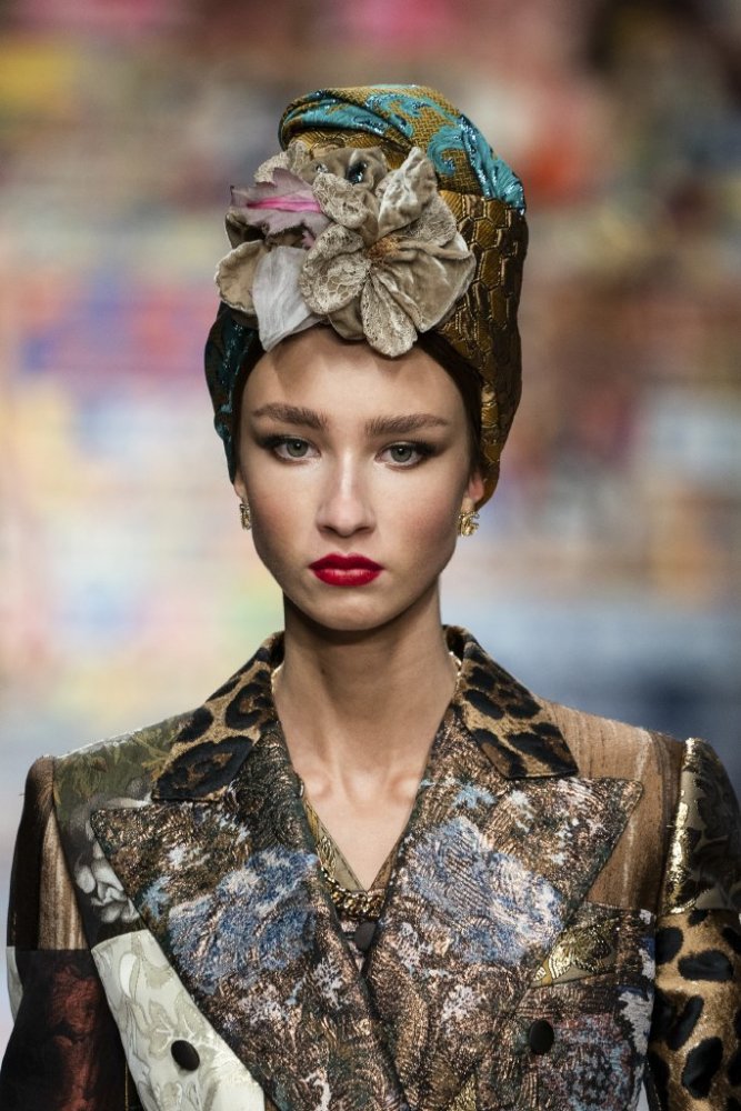 اكسسوارات شعر الورود بأسلوب التوربان من وحي Dolce&Gabbana