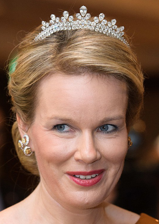 الملكة ماتيلد ترتدي تاج Wolfers necklace tiara