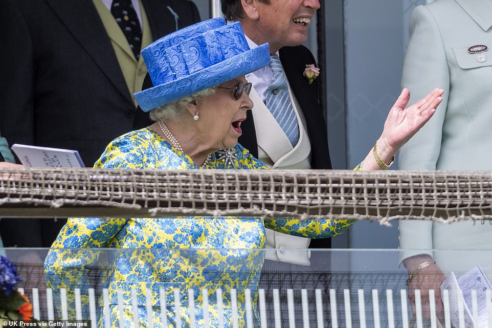 ملكة بريطانيا ستغيب عن سباق إبسوم ديربي للخيول