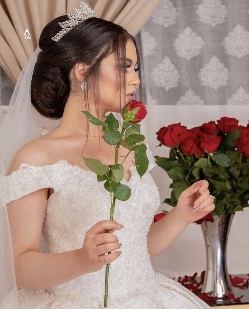 من لقطات العروس بكاميرا المصورة امل العسيري