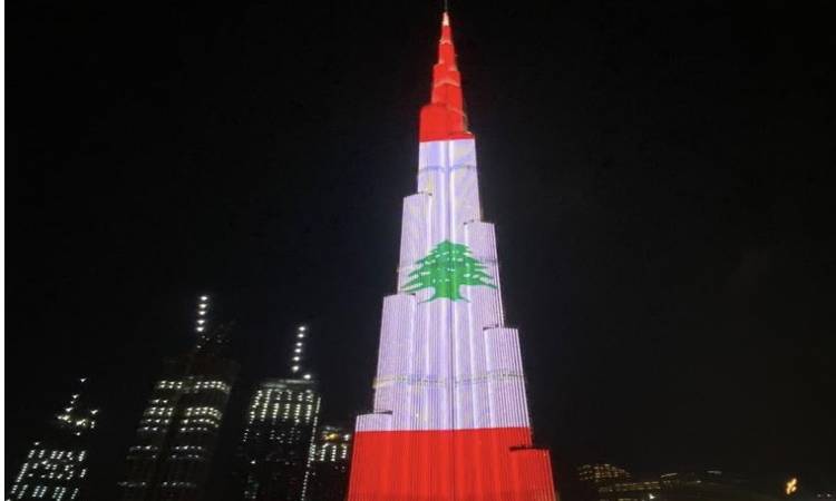  برج خليفة يضيء بعلم لبنان بعد انفجار بيروت