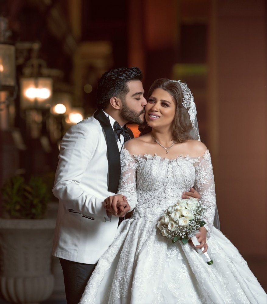 الفنان أحمد كامل مع عروسته