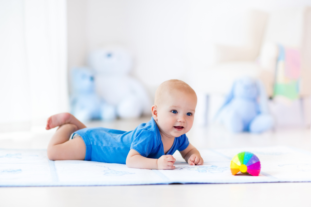 الالعاب المناسبة للطفل في الشهر التاسع متنوعة لتطوير مهاراته الحركية والحسية