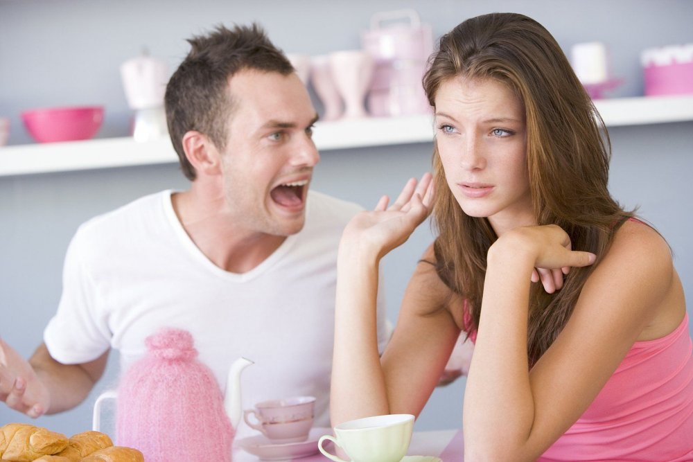 مشاكل أساسية تؤدي الى إنفصال الزوجين - سوء المعاملة و العنف المنزلي