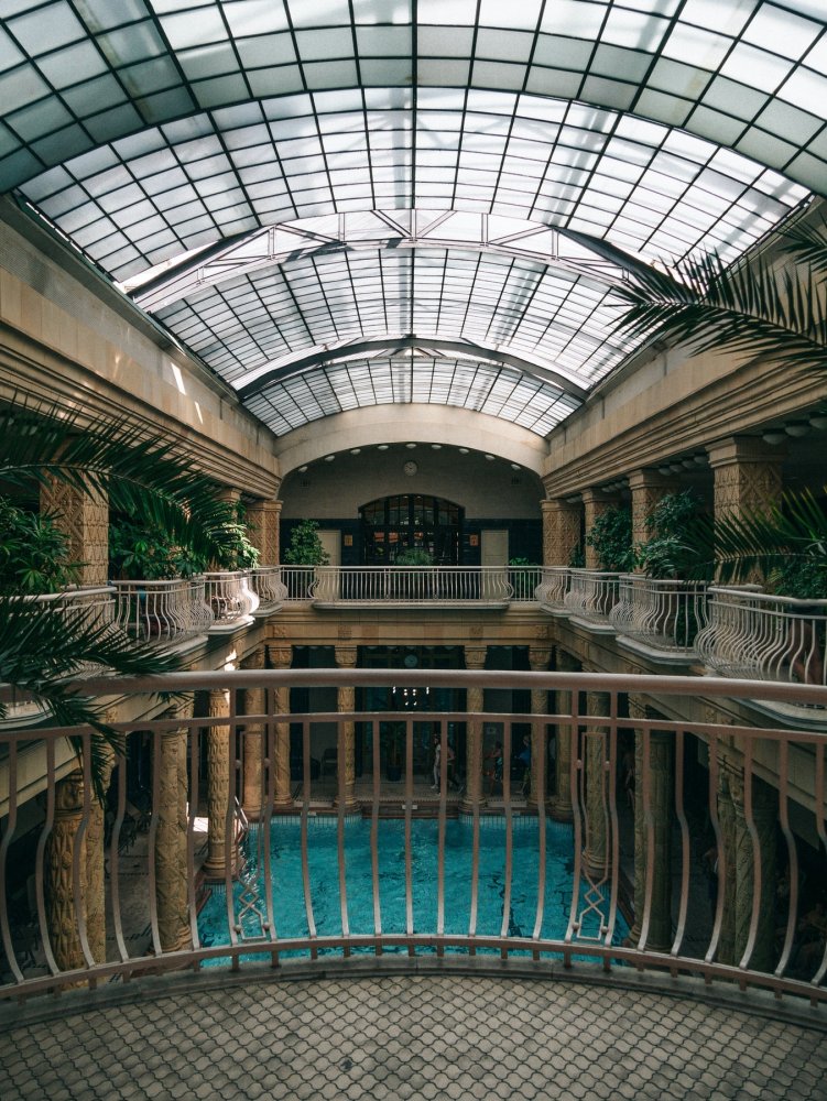 السياحة في بودابست حمام جيليرت الحراري Gellért Thermal Bath بواسطة Joachim Lesne