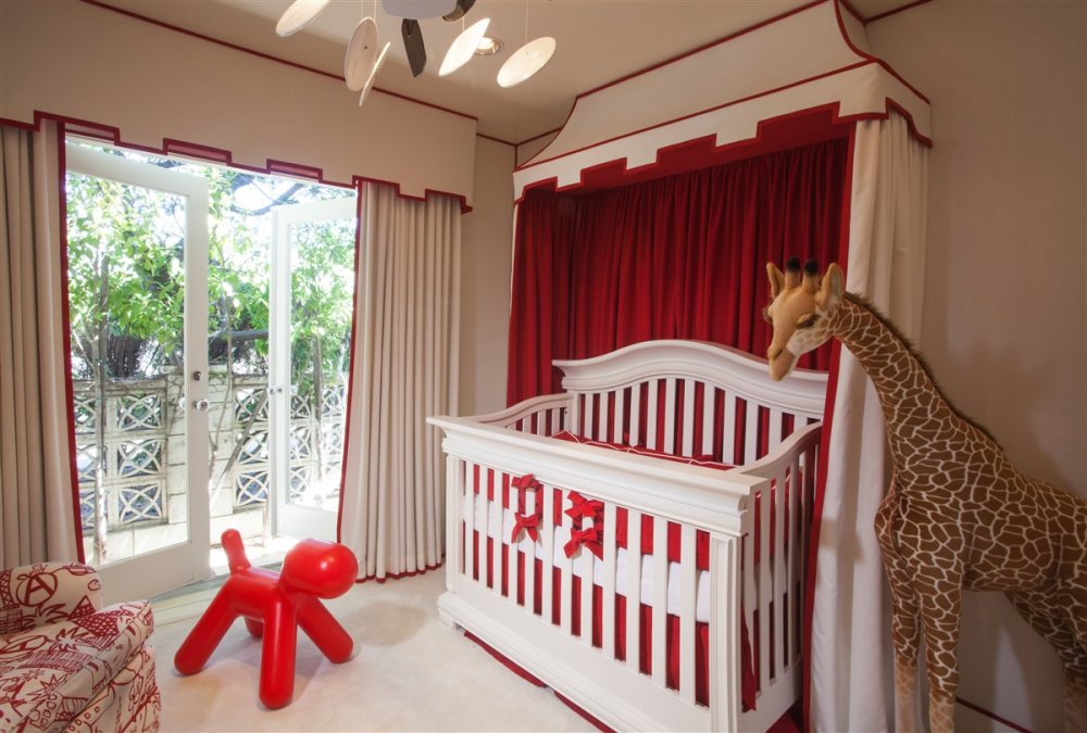 الأحمر يملأ غرف الأطفال الرضع بالطاقة والحيوية