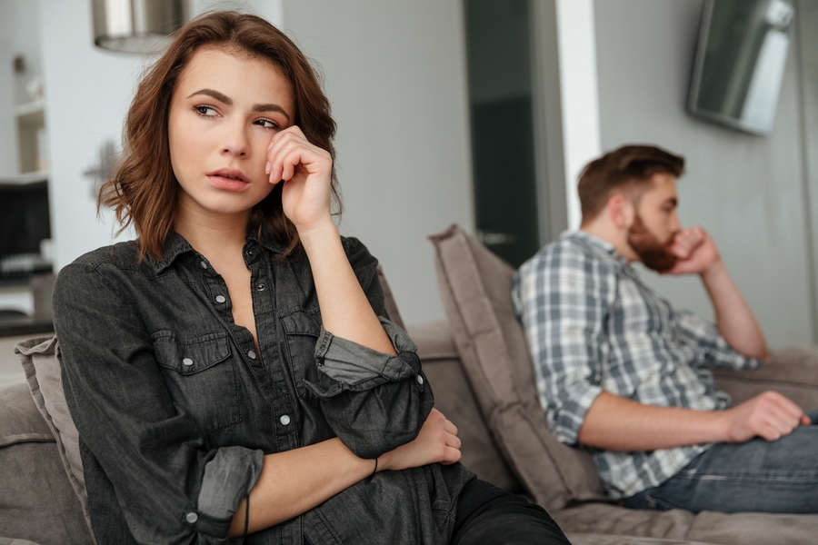 علامات عدم التوافق والانسجام بين الزوجين - انعدام التواصل