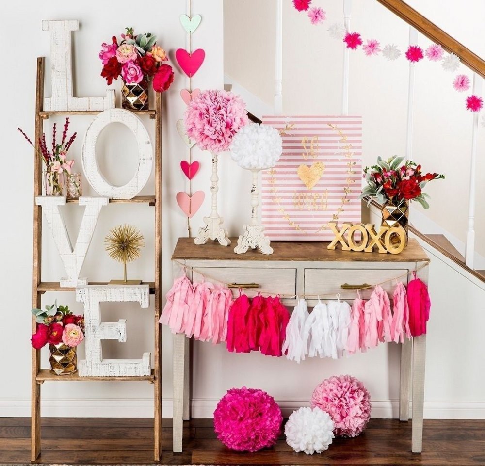 اكسسوارات بأسلوب DIY بمناسبة عيد الحب بألوان الوردي المبهجة