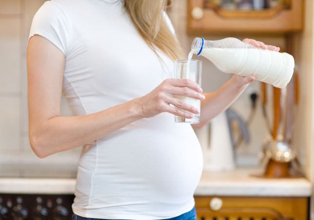 فوائد الحليب للحامل وجنينها في الشهر التاسع