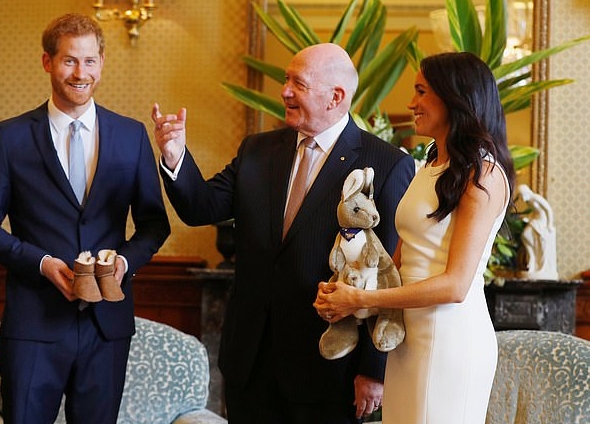 الأمير هاري وميغان ماركل تلقوا 236 هدية لطفلها القادم