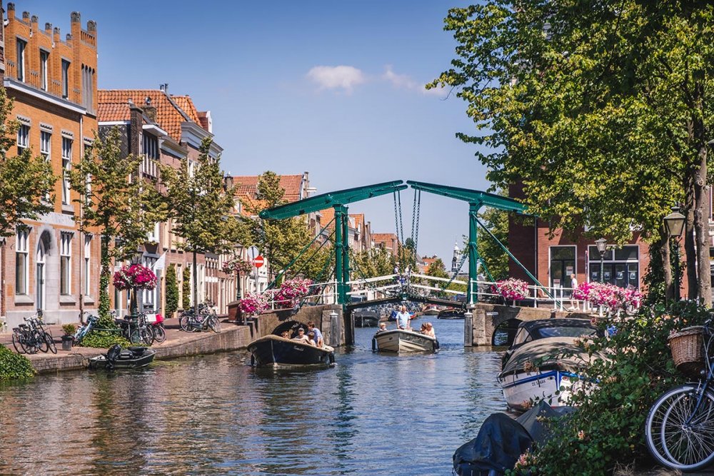 السياحة في هولندا قنوات لايدن المائية Leiden Canals
