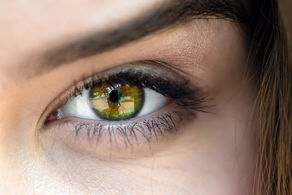  كيفية تغيير لون العين جراحياً وأهم أضرارها 