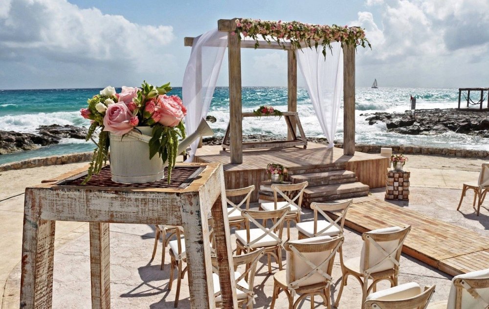  تأكدي من توفر المرافق والخدمات اللازمة لإقامة حفل زفاف على الشاطئ