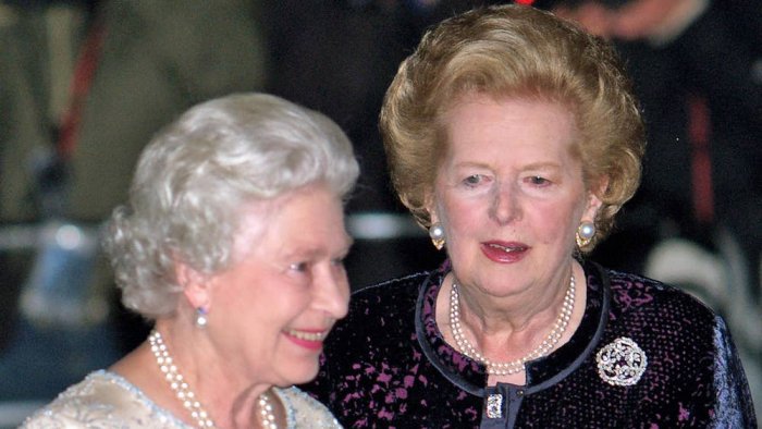 ملكة بريطانيا ومارغريت تاتشر أول رئيسة وزراء في تاريخ بريطانيا