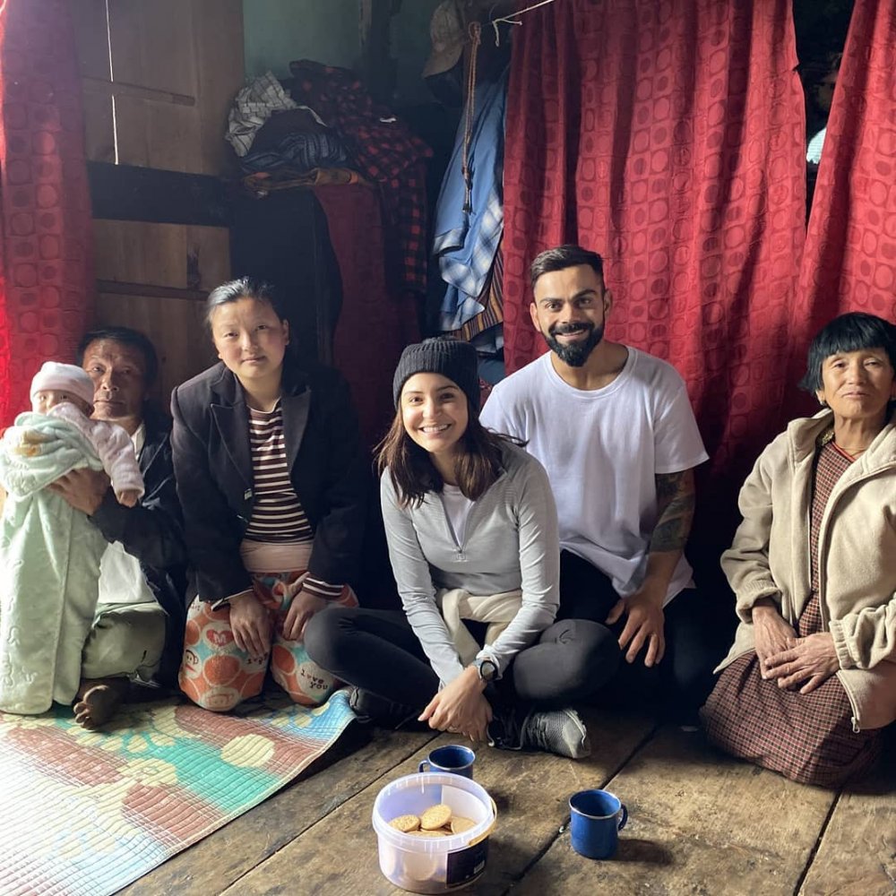 فيرات كولي وأنوشكا شارما في ضيافة أسرة من بوتان