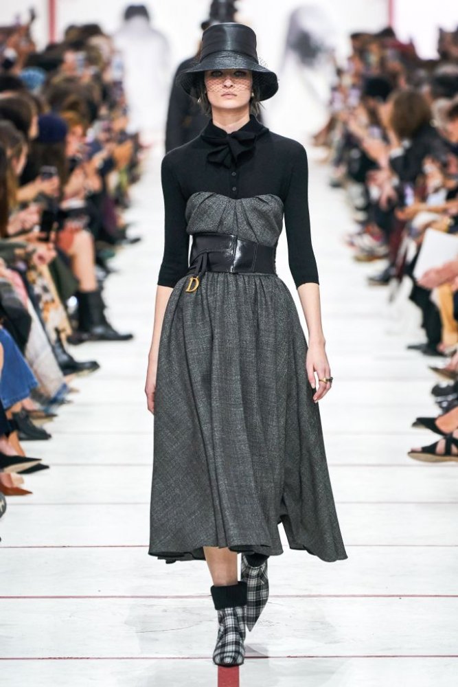  فستان من Christian Dior