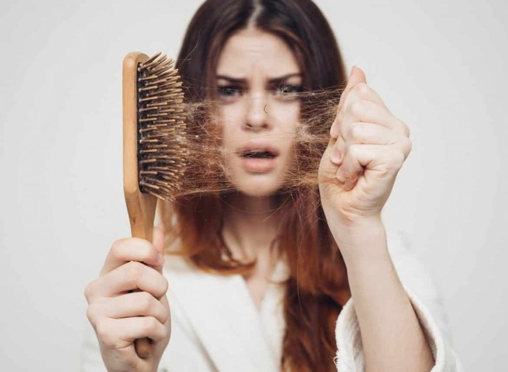  تطبيق بلسم الشعر على فروة الرأس يسبب بسقوط الشعر