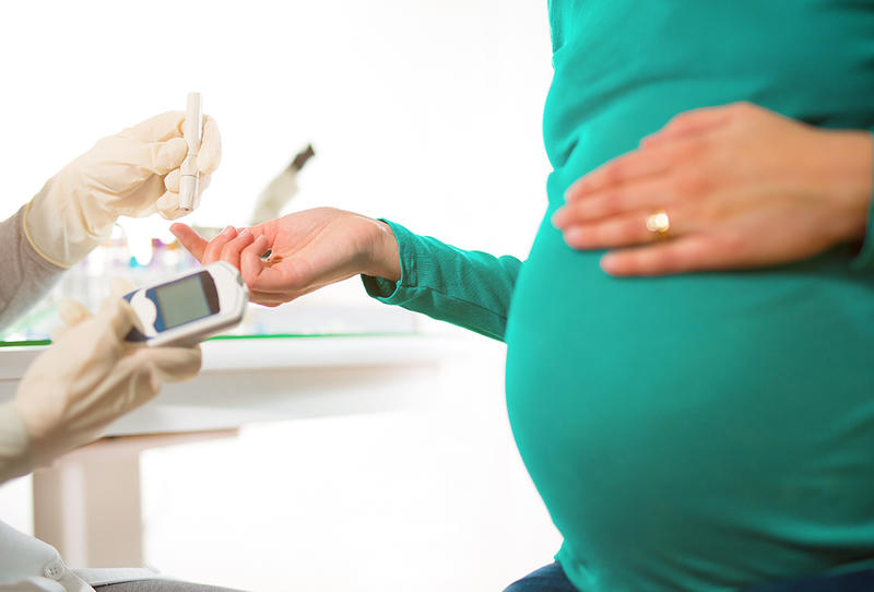 يجب على الحوامل المصابات بالسكري مراقبة أنفسهن أثناء الصيام