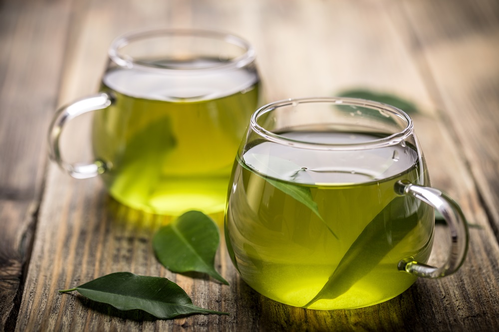 يساعد تناول الشاي الاخضر بعد الاكل في تحسين عملية الهضم
