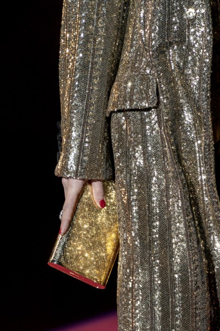 حقائب يد كلتش باللون الذهبي لإطلالة مميزة في عيد الاضحى 2019‏ من من Dolce & Gabbana
