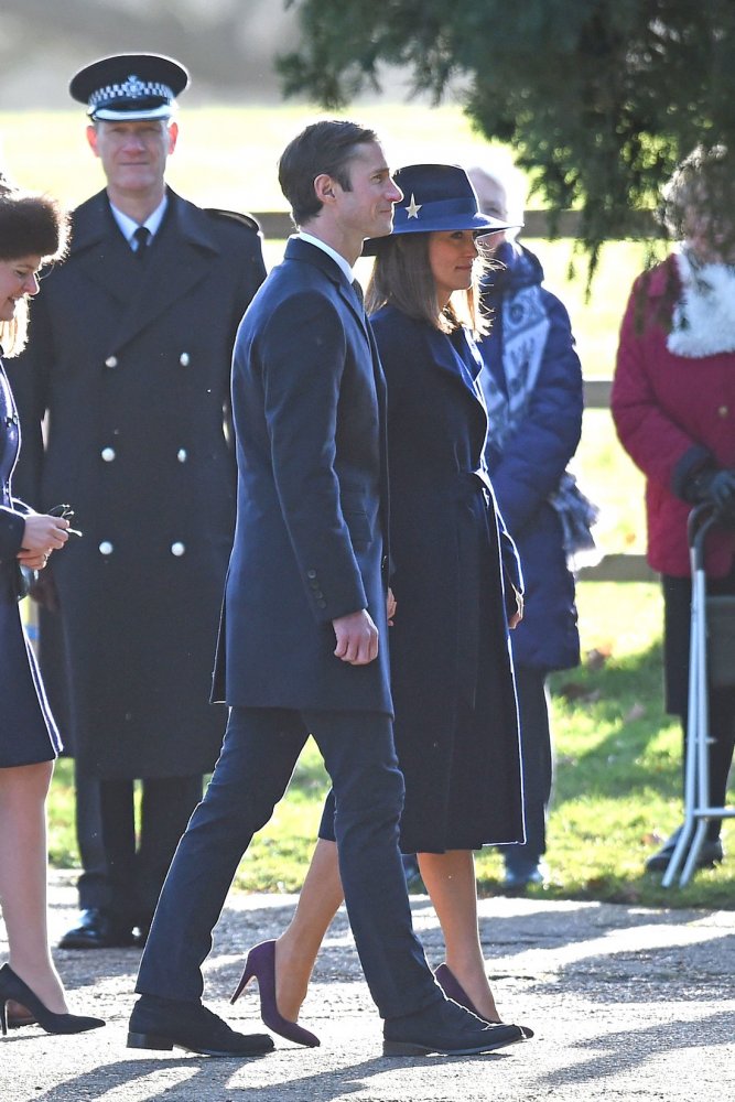 بيبا ميدلتون تظهر مع العائلة البريطانية المالكة