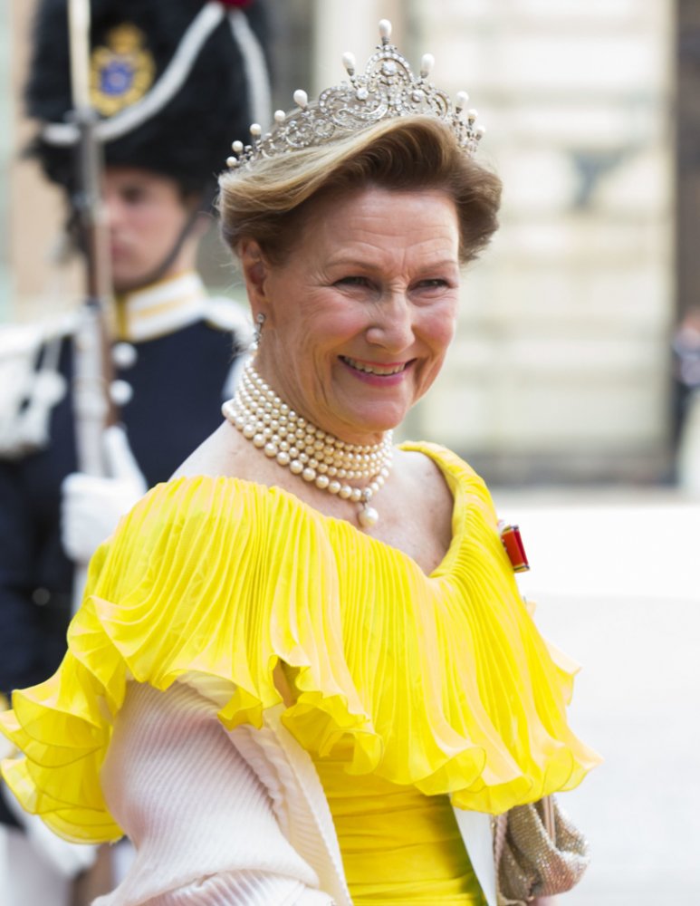 الملكة سونيا ترتدي تاج Queen Maud's pearl tiara