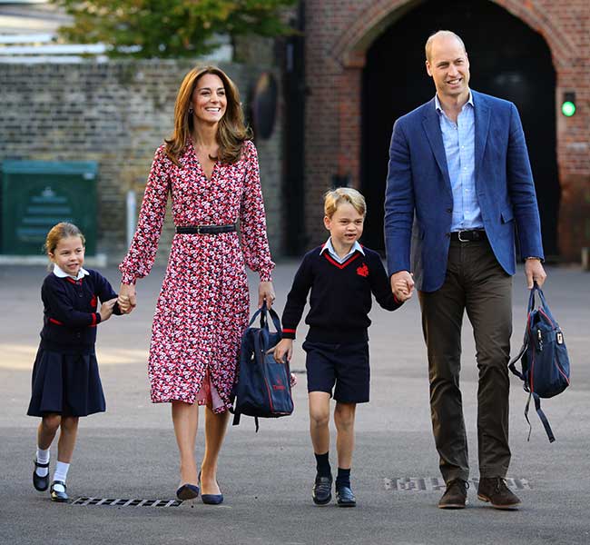 الأمير جورج والأميرة تشارلوت انضما للعائلة المالكة في ساندرينجهام